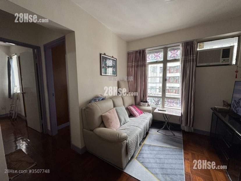 Aberdeen Centre Sell 2 Bedrooms , 1 Bathroom 451 ft²