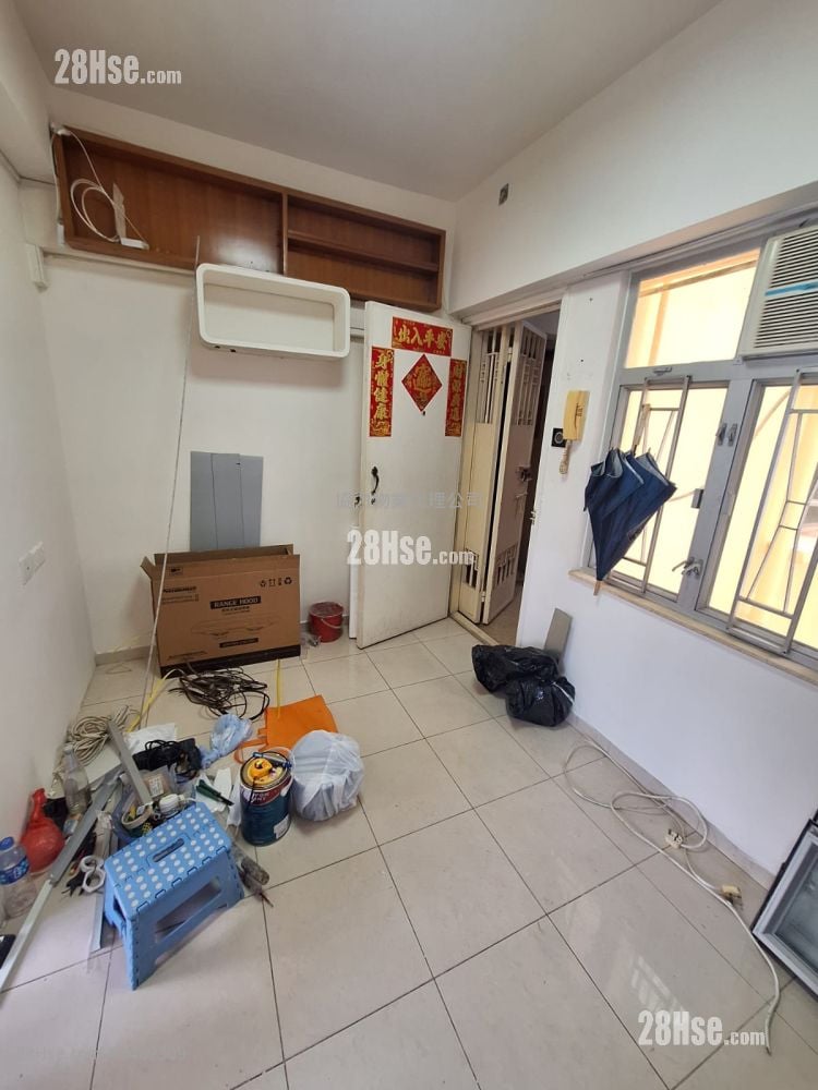 Tak Wong Building Rental 2 Bedrooms , 1 Bathroom 255 ft²