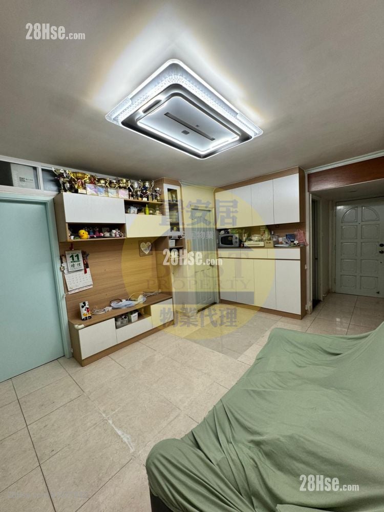Siu Shan Court Sell 3 Bedrooms , 1 Bathroom 546 ft²