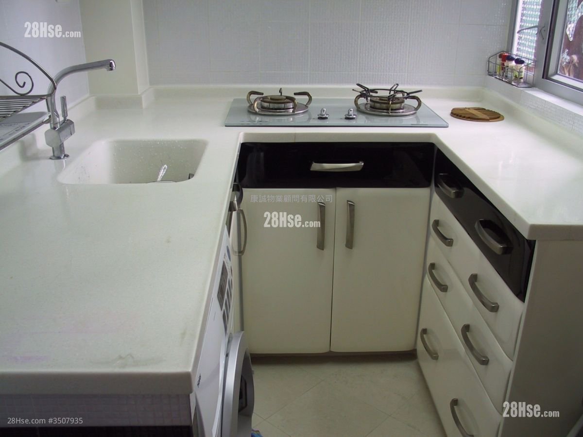 Sceneway Garden Rental 3 Bedrooms , 1 Bathroom 614 ft²