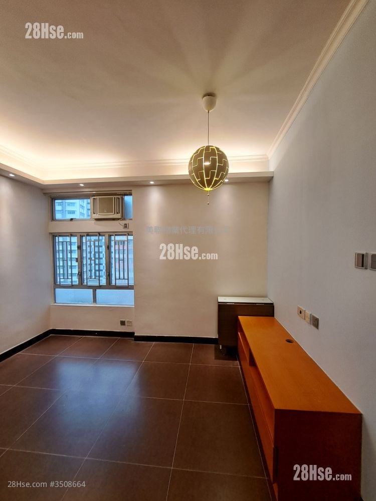 Tsuen Cheong Centre Sell 2 Bedrooms , 1 Bathroom 316 ft²