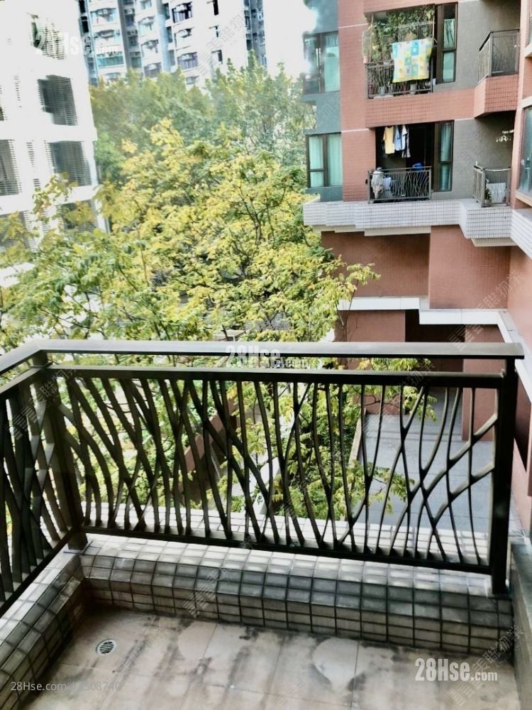 Noble Hill Sell 2 Bedrooms 442 ft²