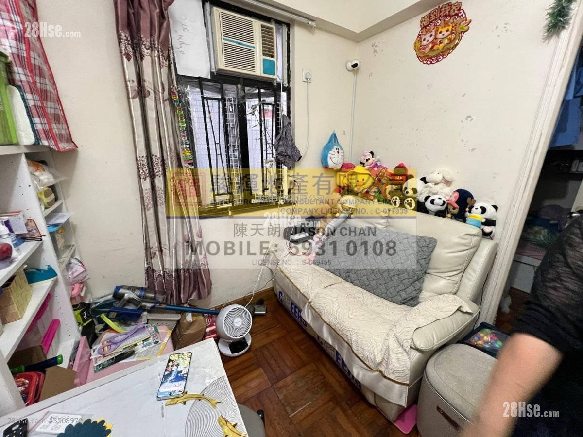 Wah Sun Building Sell 2 Bedrooms , 1 Bathroom 302 ft²