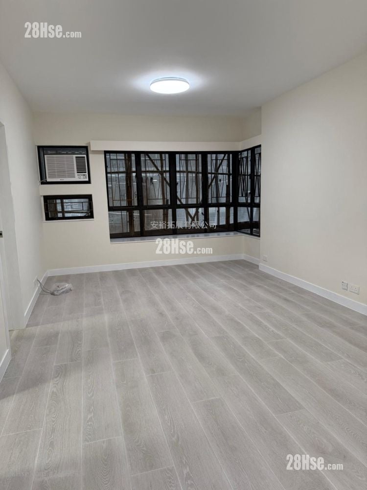 Elegant Terrace Rental 3 Bedrooms , 2 Bathrooms 1,027 ft²