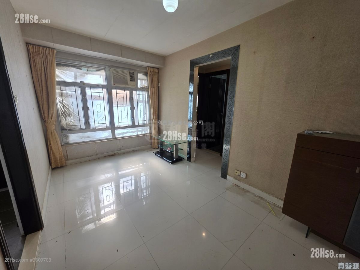 Ching Lai Court Sell 2 Bedrooms , 1 Bathroom 411 ft²