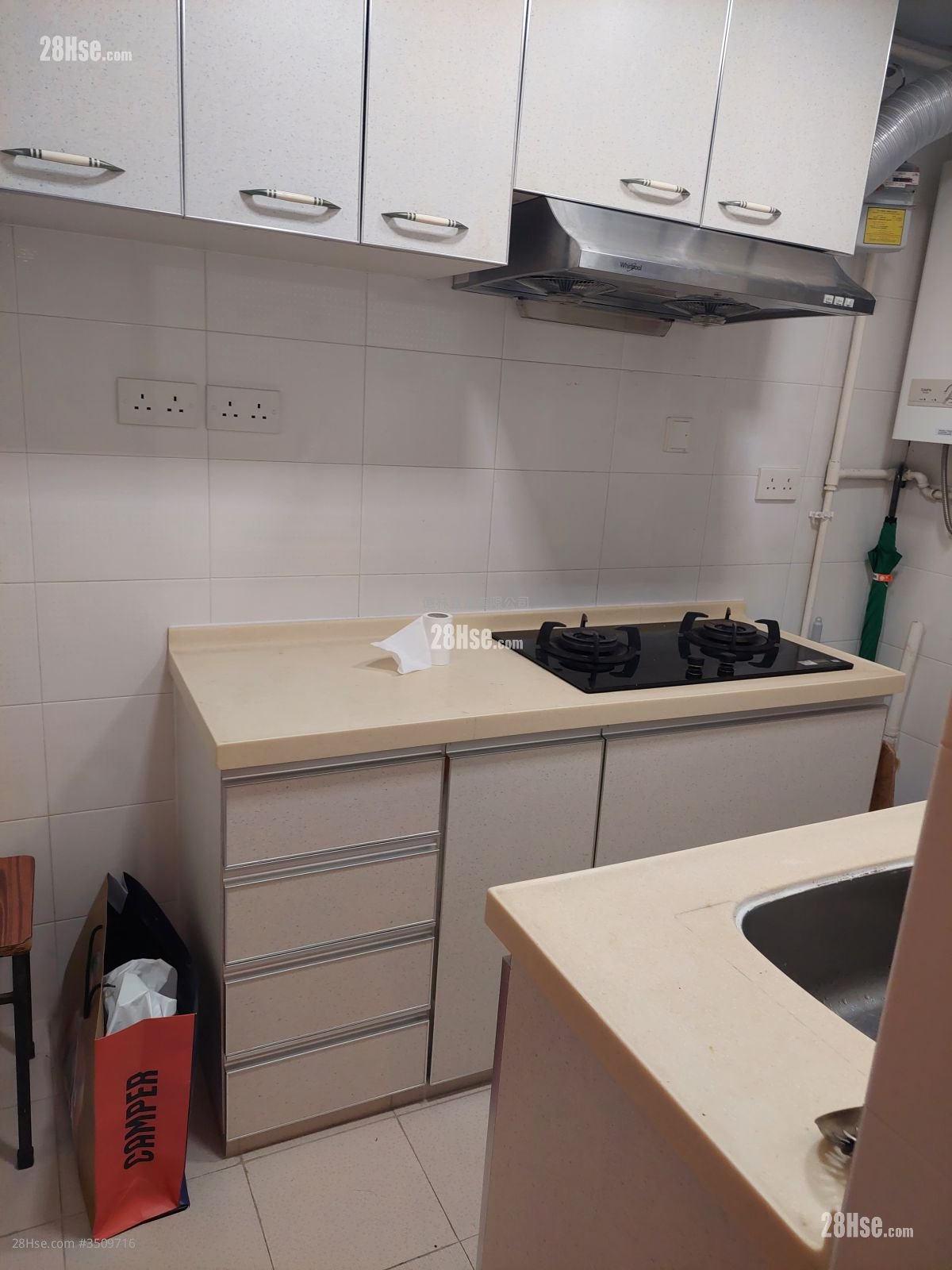 Hong Pak Court Rental 2 Bedrooms , 1 Bathroom 401 ft²