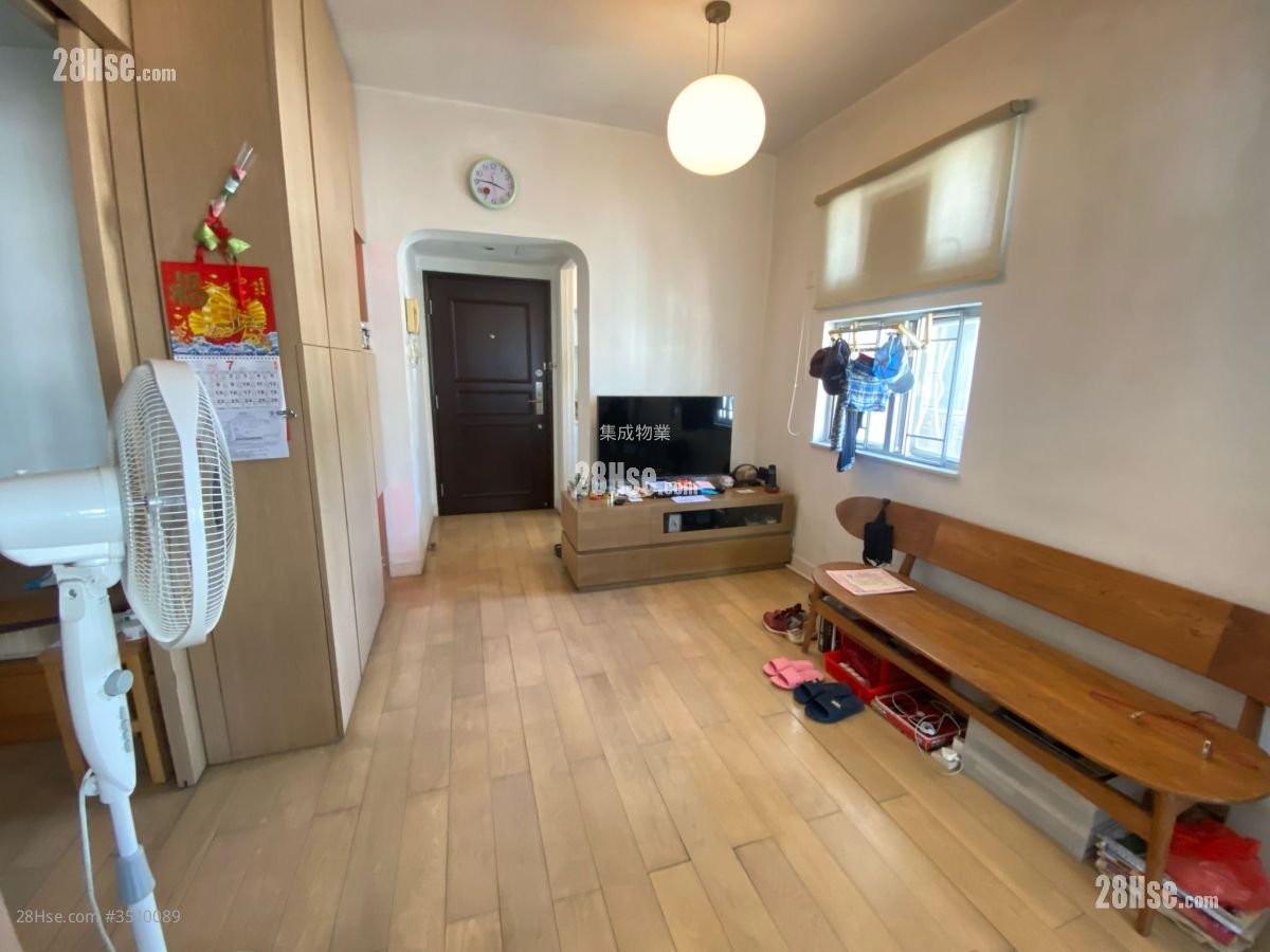 Elegant Garden Sell 2 Bedrooms , 1 Bathroom 399 ft²