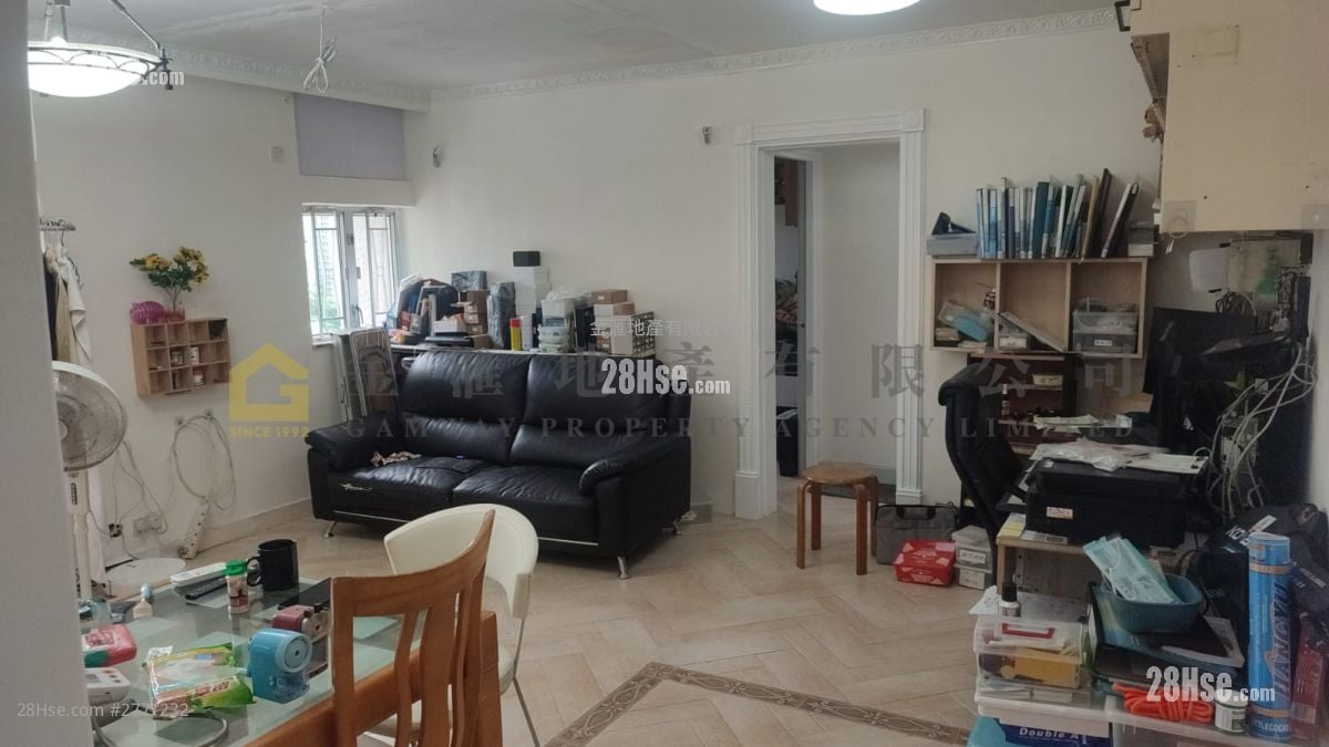 Fung Lai Court Sell 3 Bedrooms , 1 Bathroom 559 ft²