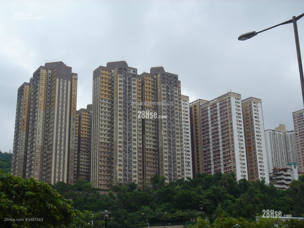 Lok Nga Court Sell 2 Bedrooms , 1 Bathroom 467 ft²