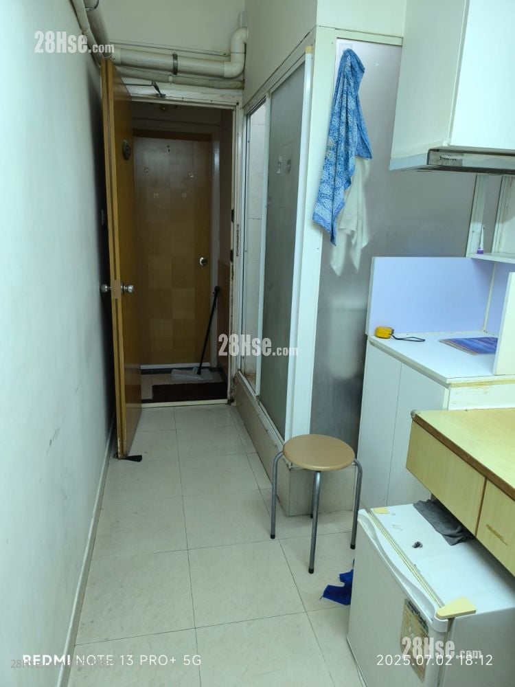 Golden Crown Court Rental Studio , 1 Bathroom 130 ft²