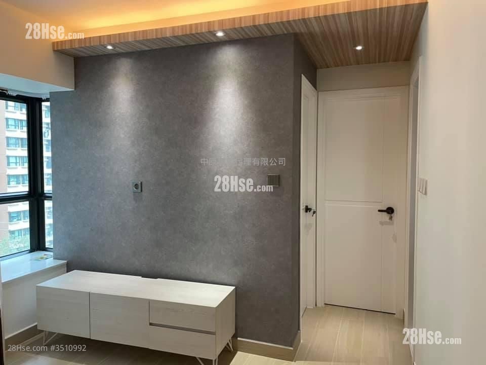 Beneville Sell 2 Bedrooms 428 ft²