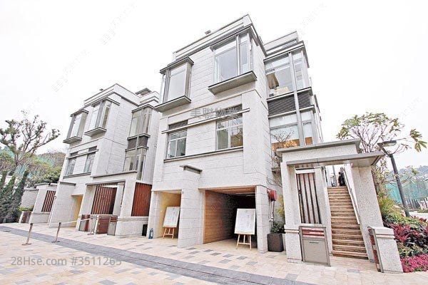 The Green Rental 3 Bedrooms , 4 Bathrooms 1,904 ft²