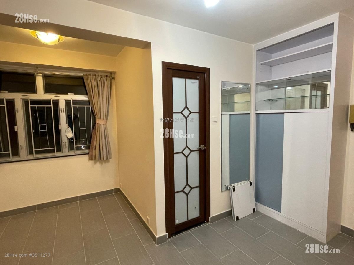 Sun Sing Centre Sell 1 Bedroom , 1 Bathroom 297 ft²