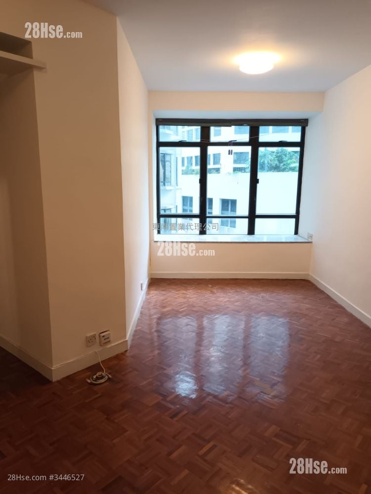 Kornhill Rental 2 Bedrooms , 1 Bathroom 466 ft²
