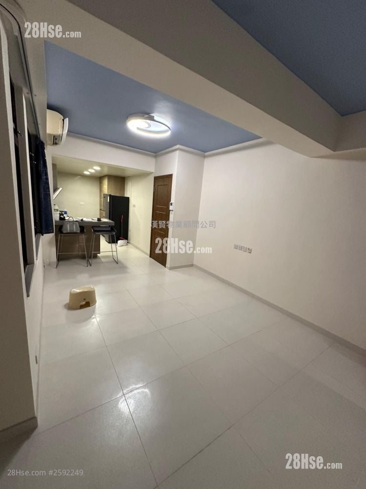 7 Village Terrace Sell 1 Bedroom , 1 Bathroom 445 ft²