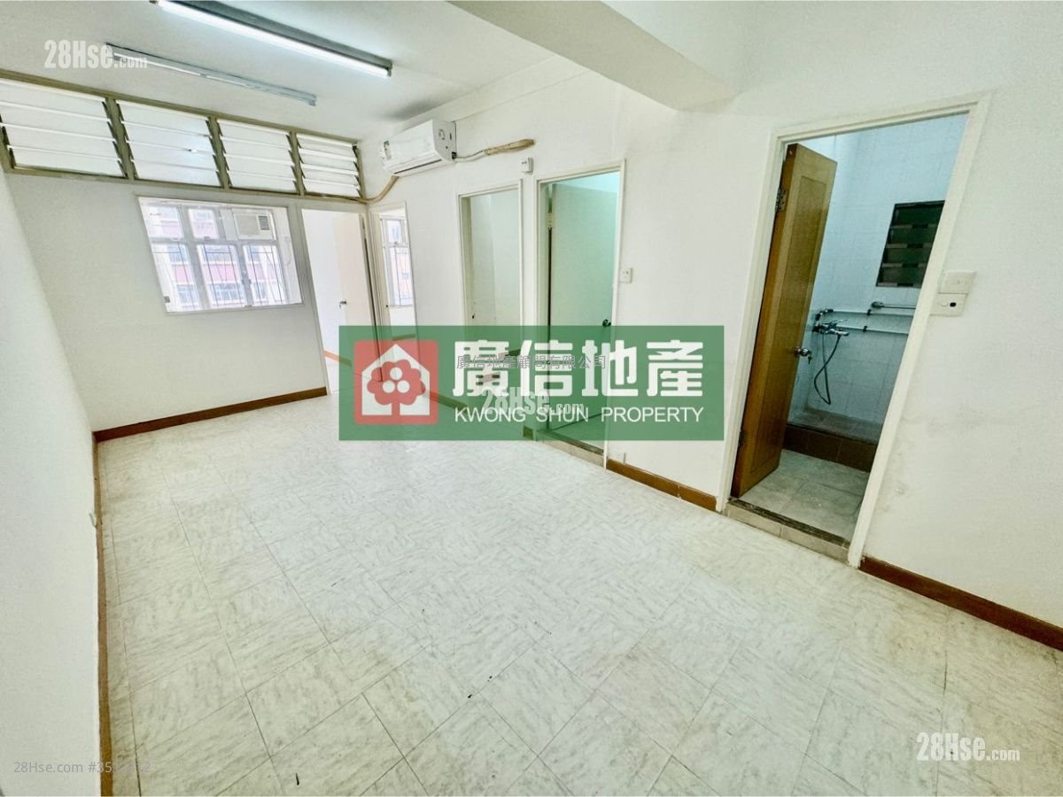 Bell House Sell 3 Bedrooms , 1 Bathroom 573 ft²