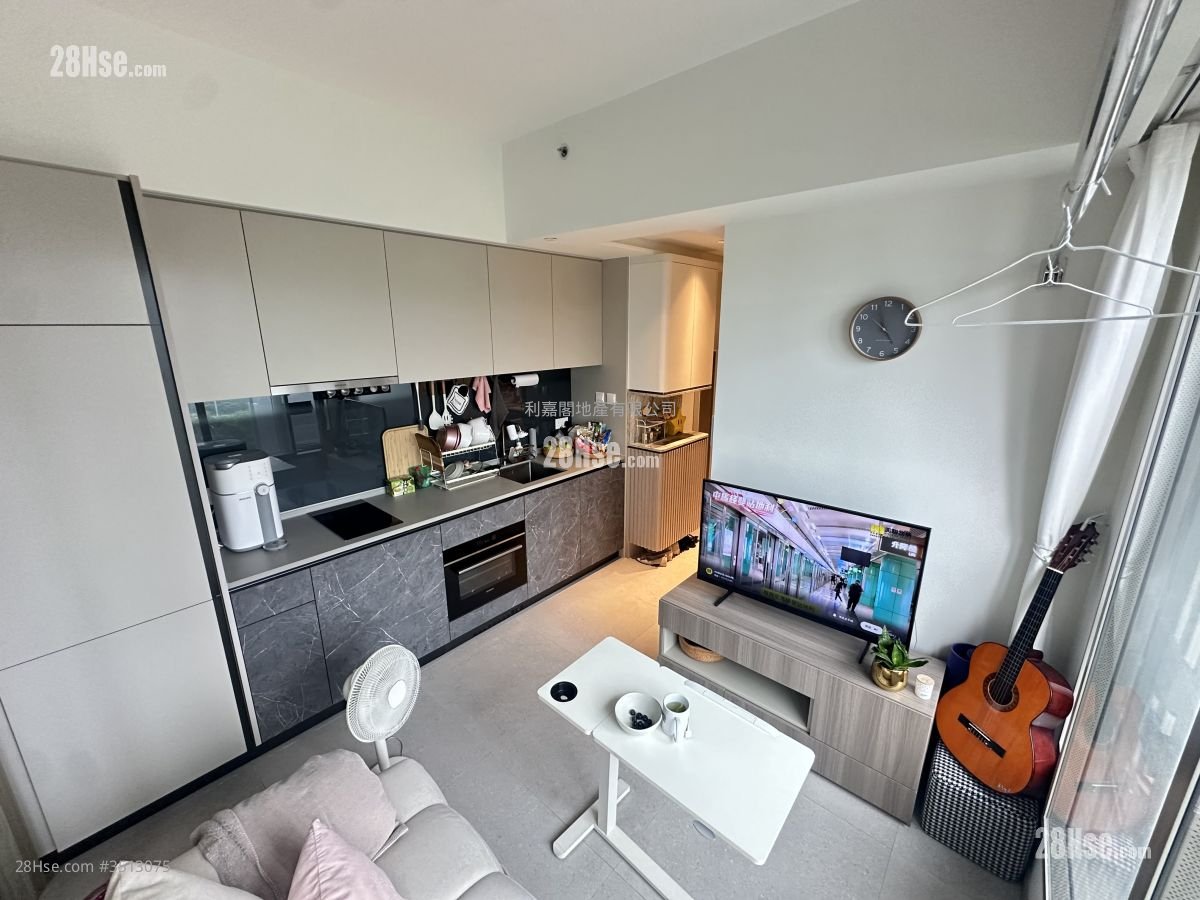 Grand Jeté Sell 1 Bedroom , 1 Bathroom 266 ft²