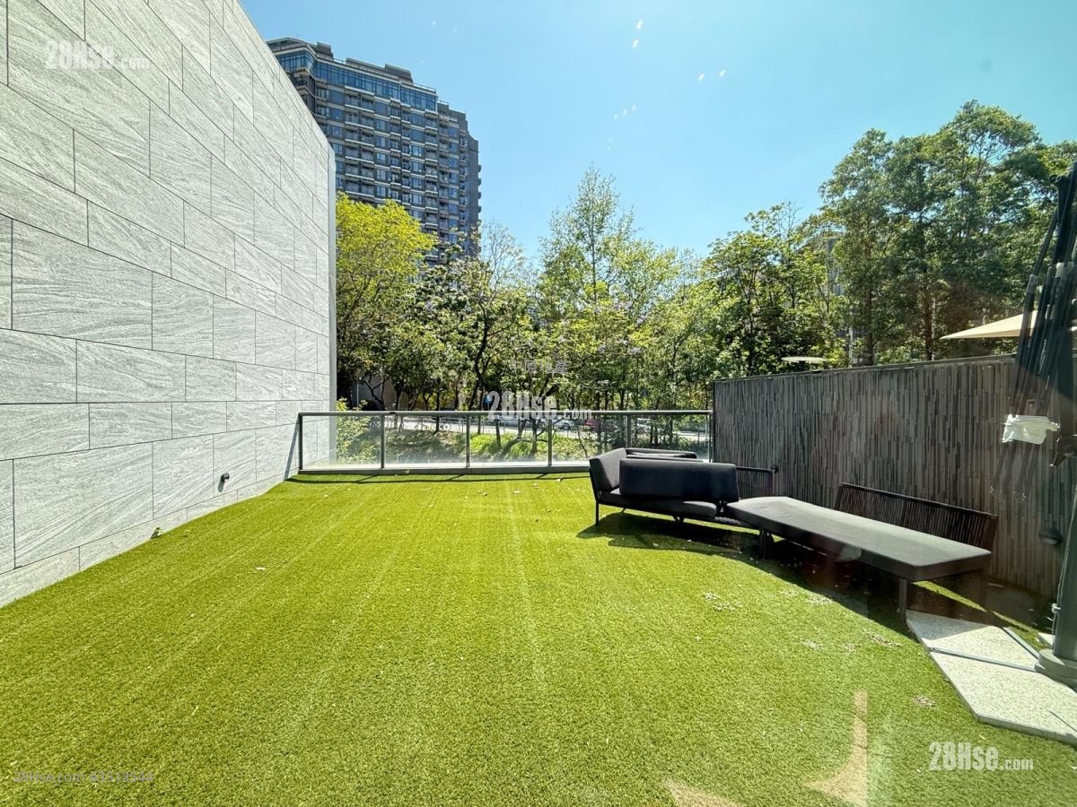 Le Point Rental 2,717 ft²