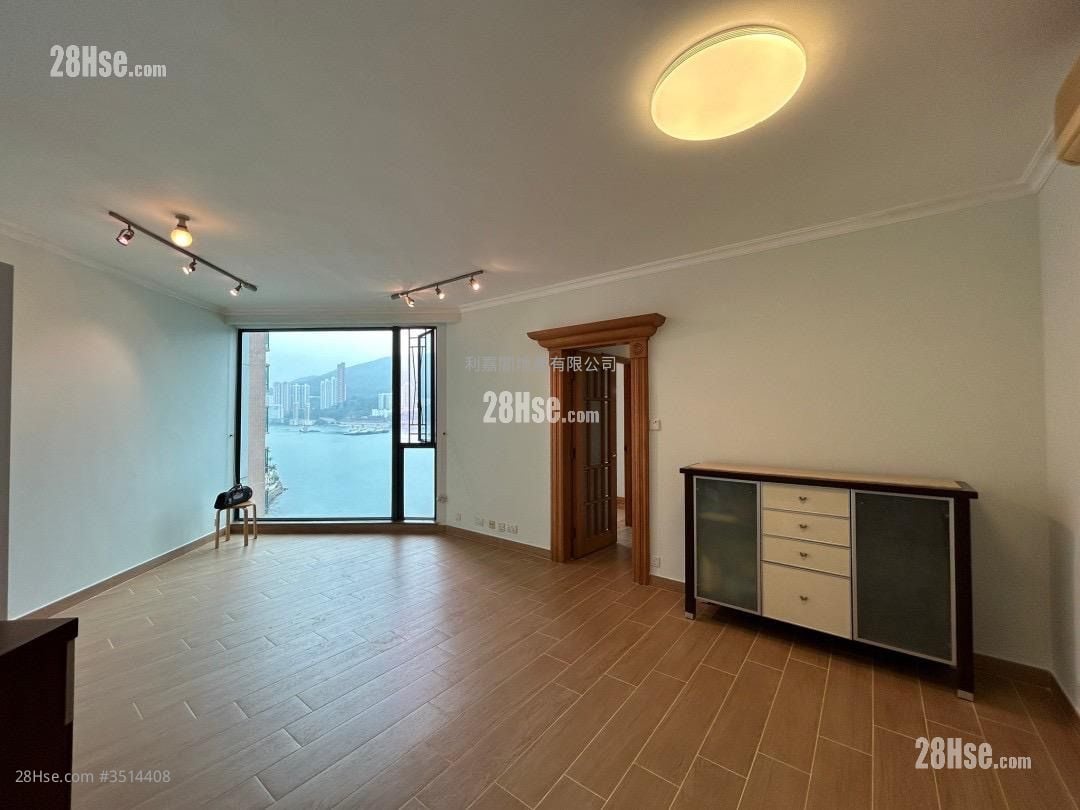 Villa Esplanada Sell 4 Bedrooms , 2 Bathrooms 863 ft²