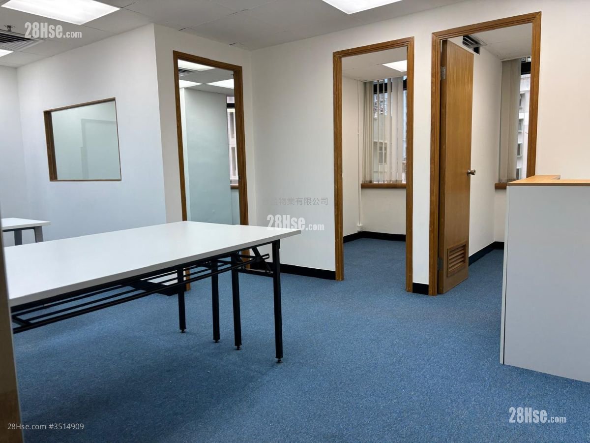 Centre Mark Ii Rental 3 Bedrooms 409 ft²