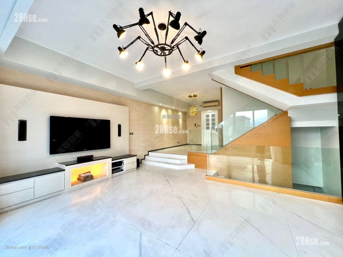 The Beverly Hills Sell 5+ Bedrooms 2,047 ft²