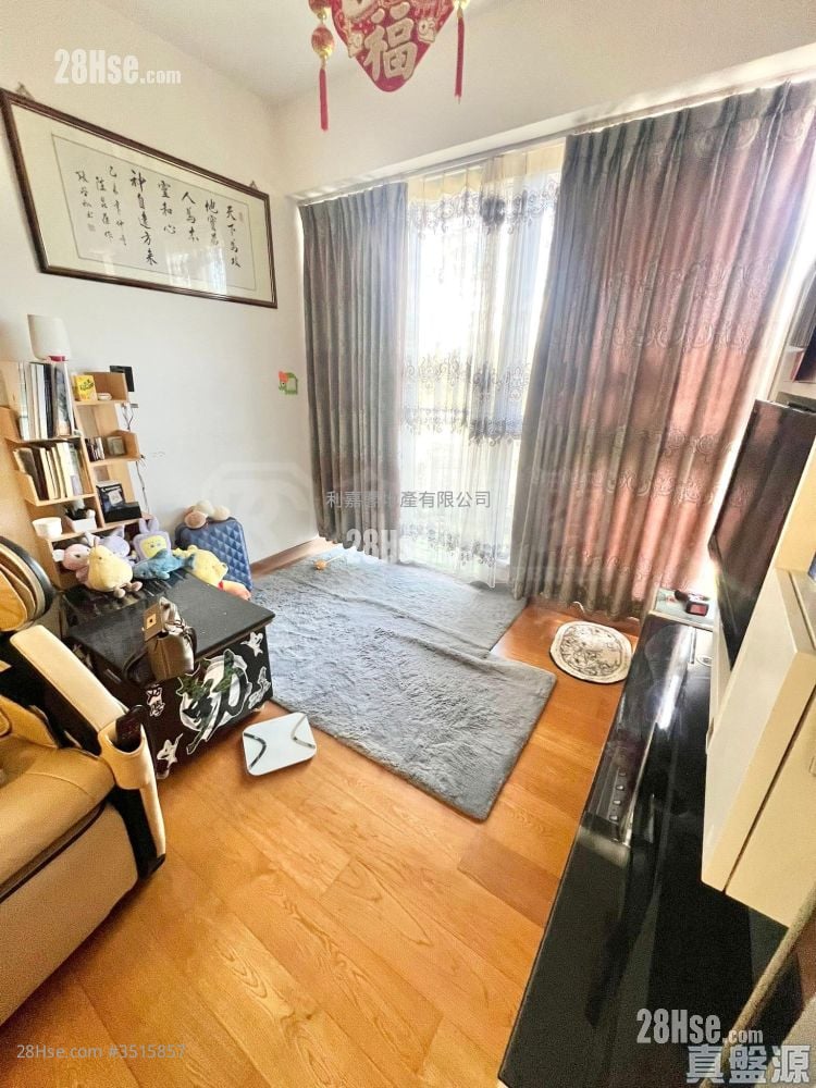 The Reach Sell 3 Bedrooms 743 ft²