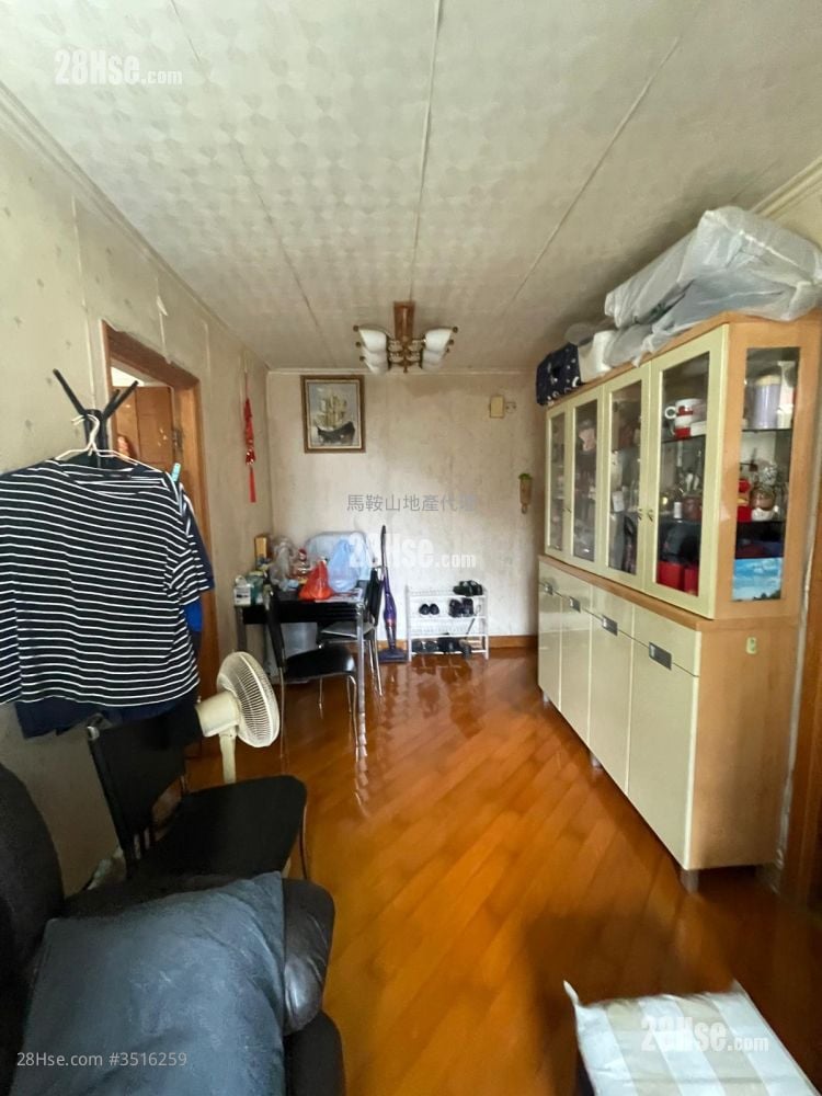Kam Ying Court Sell 2 Bedrooms , 1 Bathroom 401 ft²