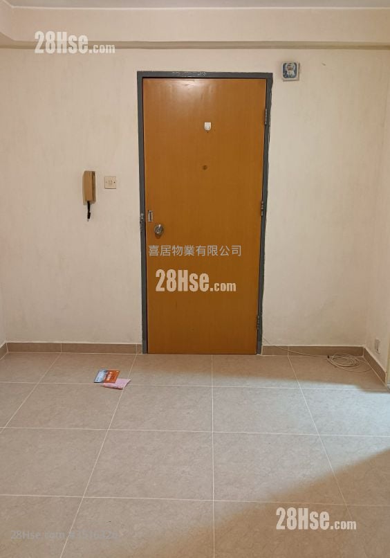 Merlin Centre Rental 2 Bedrooms , 1 Bathroom 270 ft²