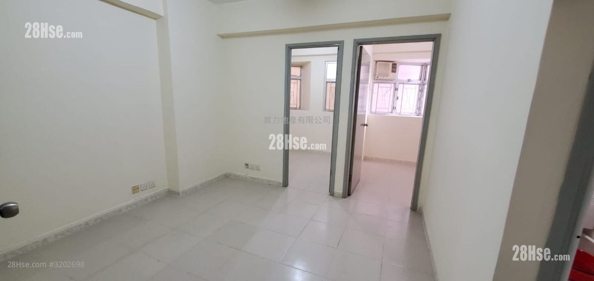 Luen Hong Apartments Sell 2 Bedrooms , 1 Bathroom 325 ft²