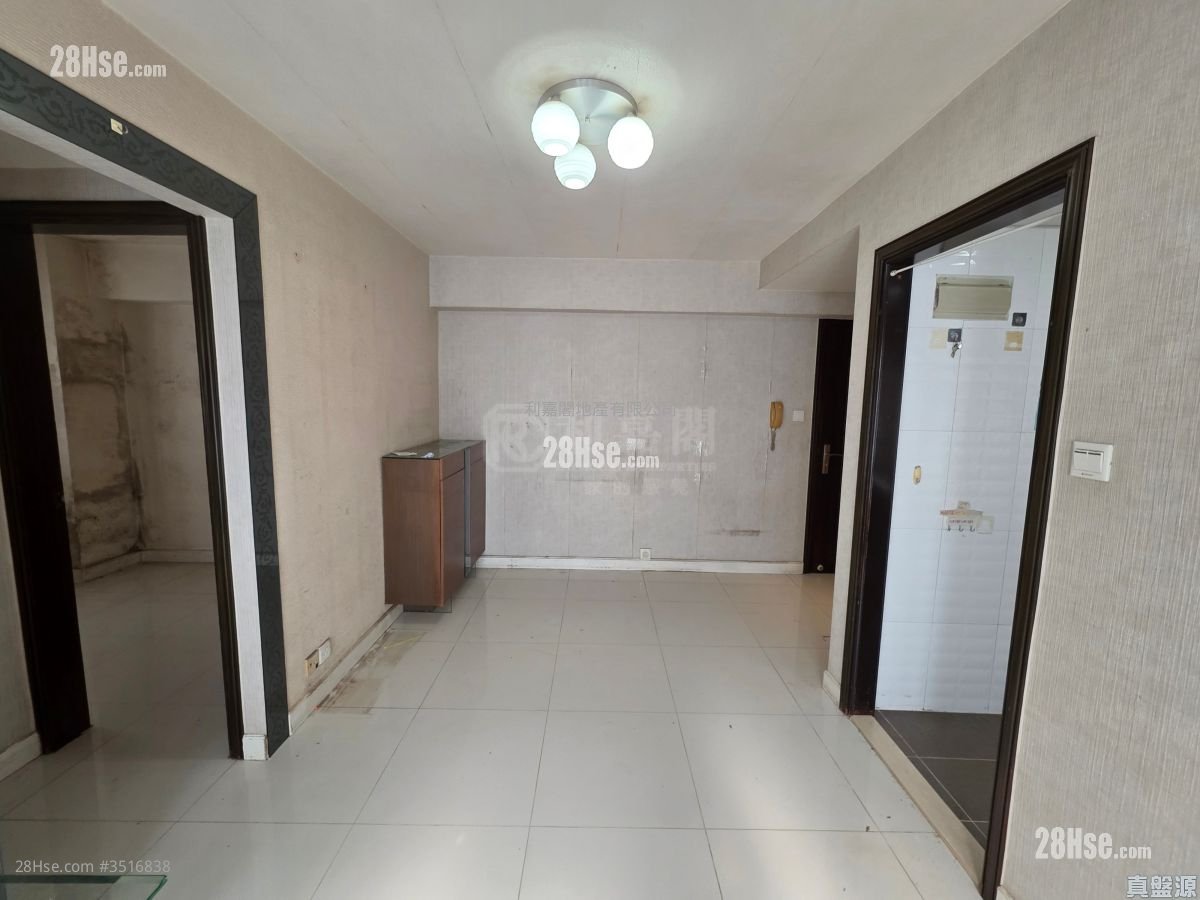 Ching Lai Court Sell 2 Bedrooms , 1 Bathroom 411 ft²