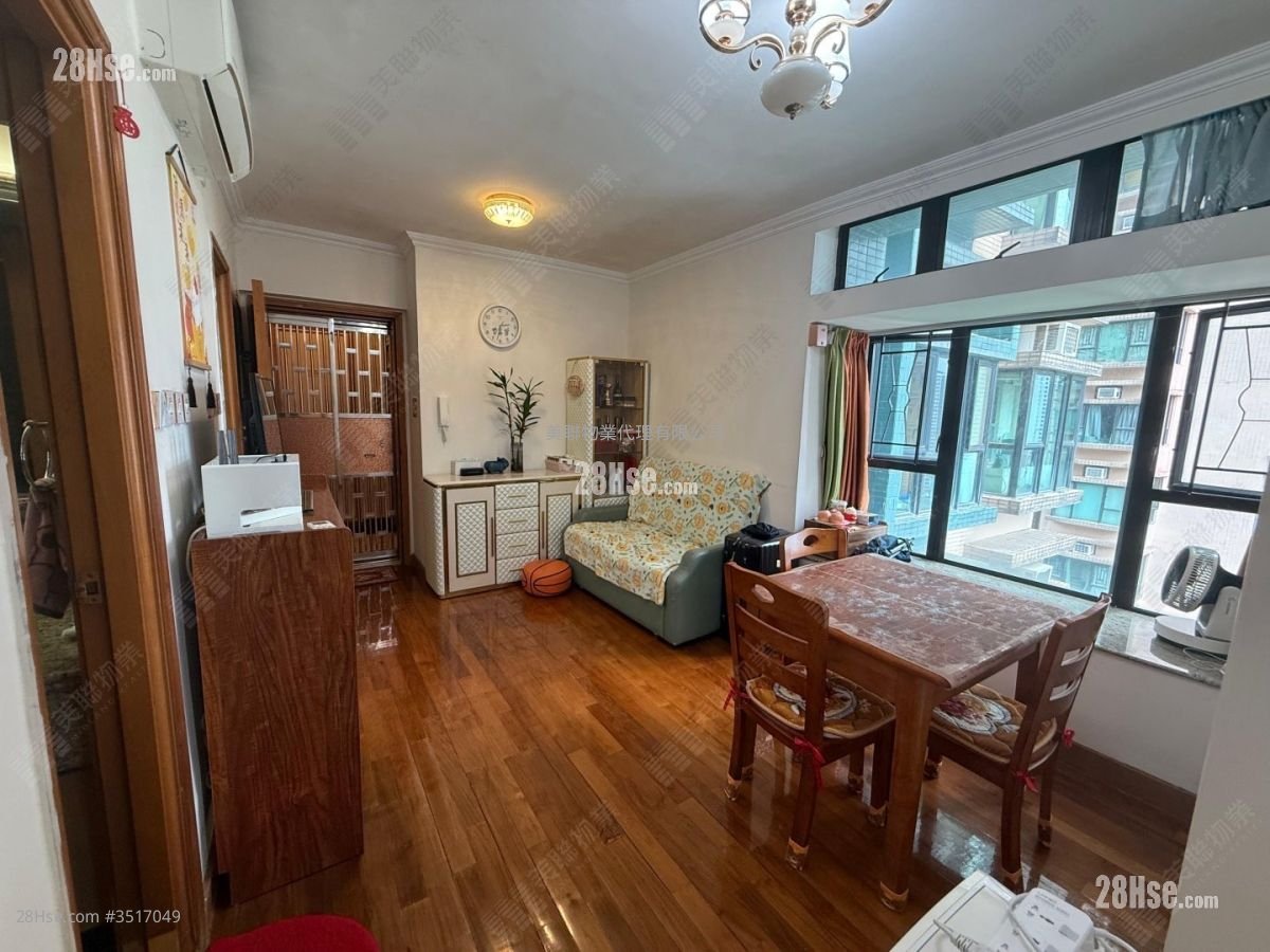 Nan Fung Plaza Sell 2 Bedrooms , 1 Bathroom 400 ft²