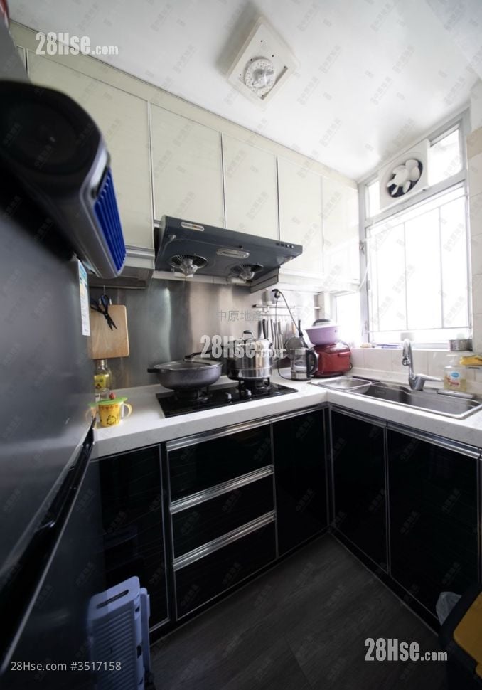 Tin Shing Court Sell 1 Bedroom 426 ft²