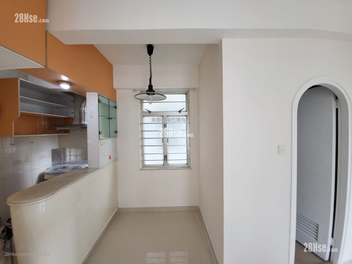 Tsuen Cheong Centre Rental 2 Bedrooms , 1 Bathroom 368 ft²