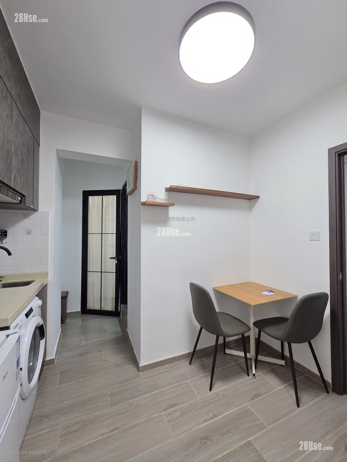 Hydepark Mansion Rental 2 Bedrooms , 1 Bathroom 250 ft²