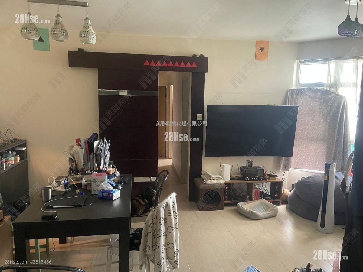 Man Lai Court Sell 3 Bedrooms , 2 Bathrooms 622 ft²