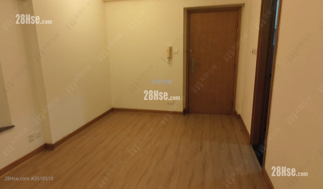 Beneville Sell 2 Bedrooms , 1 Bathroom 428 ft²