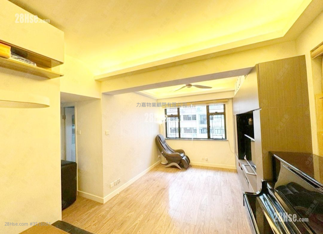 Ngan Tao Building Sell 2 Bedrooms , 1 Bathroom 604 ft²