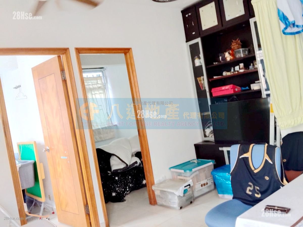 Wing Lung Building Sell 2 Bedrooms , 1 Bathroom 495 ft²