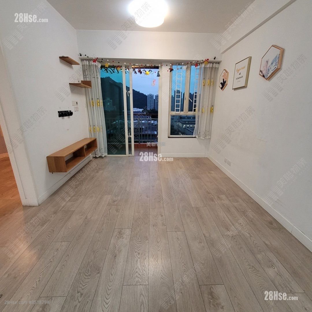 South Hillcrest Sell 3 Bedrooms 733 ft²