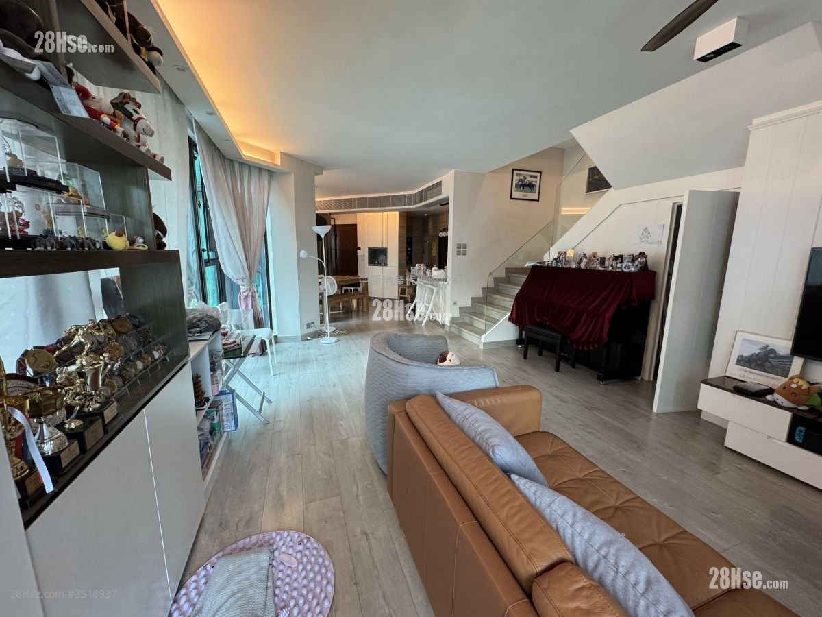 Royal Ascot Sell 3 Bedrooms , 2 Bathrooms 1,479 ft²