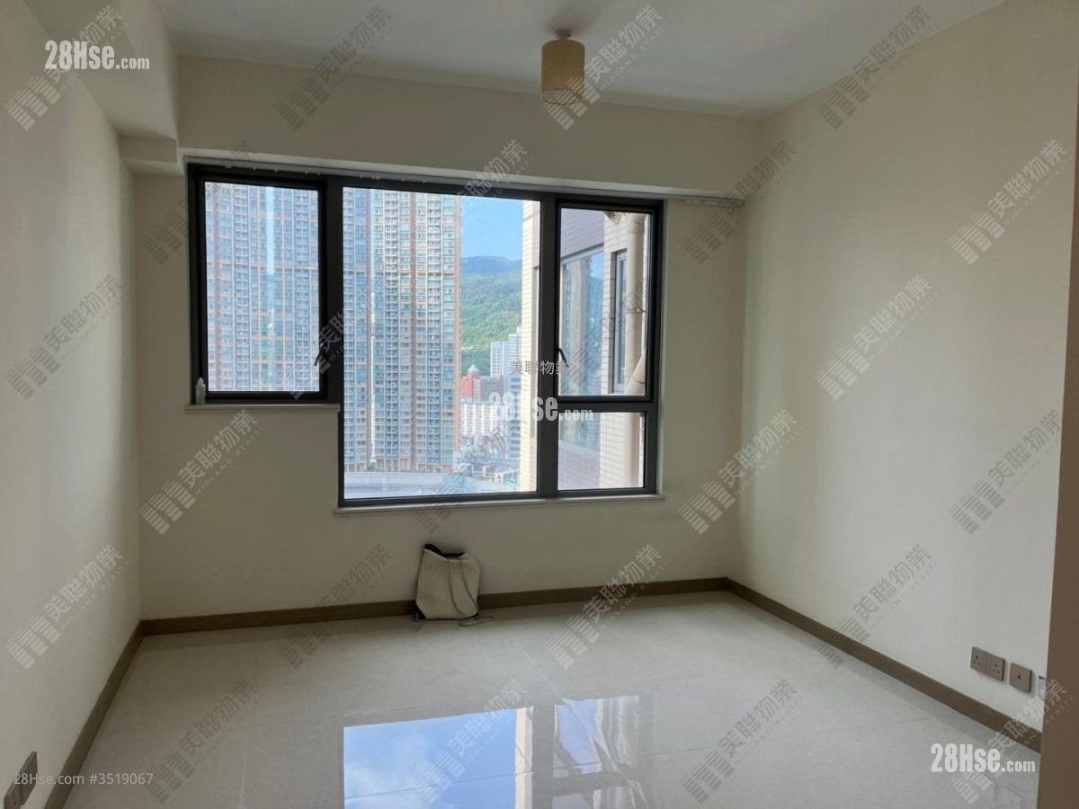 Aurora Sell 1 Bathroom 216 ft²