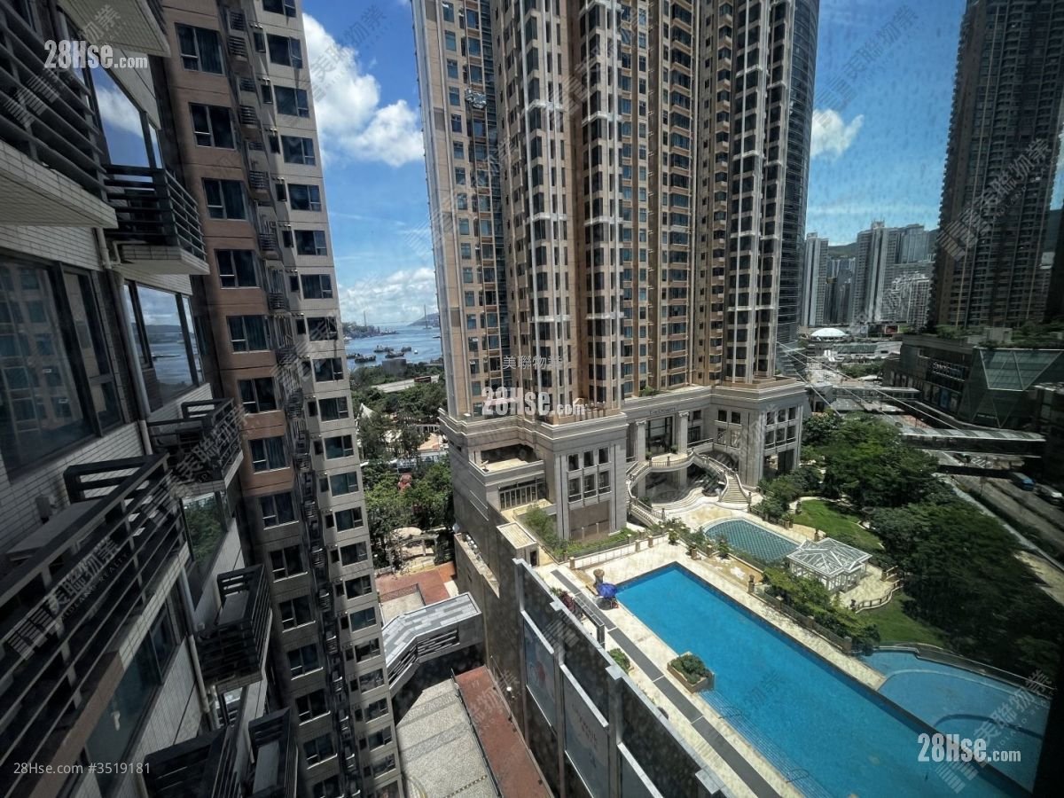 Aurora Sell 3 Bedrooms 690 ft²