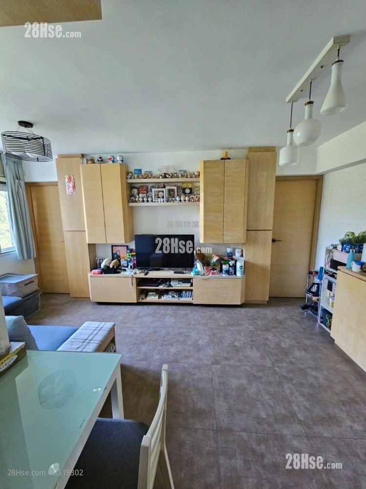 Ching Wah Court Sell 2 Bedrooms , 1 Bathroom 415 ft²