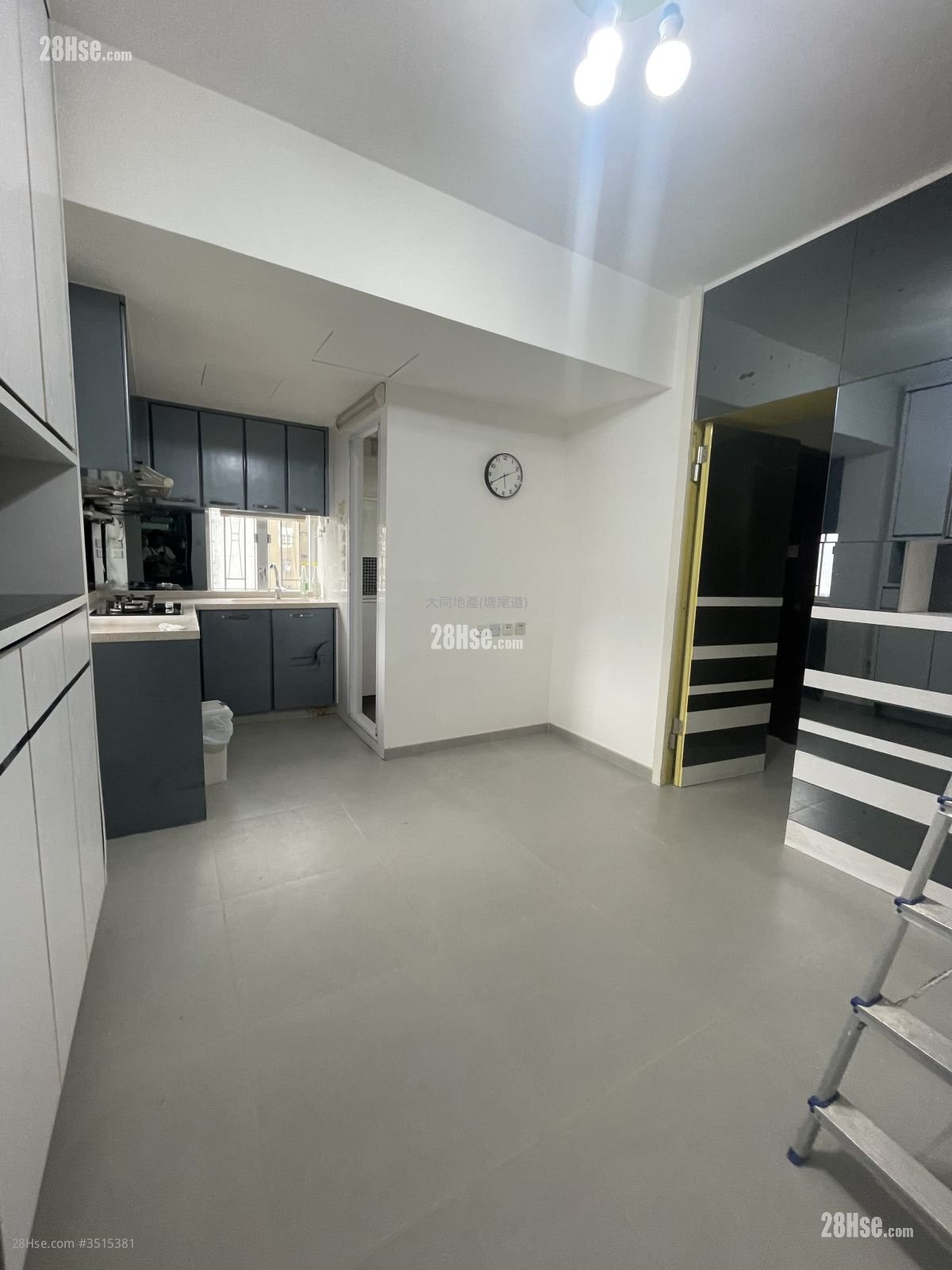 Fuk Wo Mansion Rental 2 Bedrooms , 1 Bathroom 302 ft²