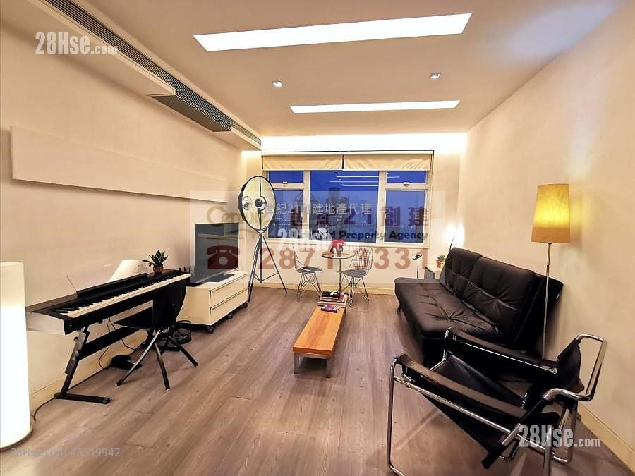 Parkway Court Sell 3 Bedrooms , 2 Bathrooms 1,051 ft²
