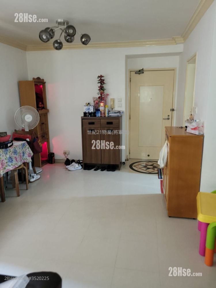 Bauhinia Garden Sell 3 Bedrooms , 2 Bathrooms 591 ft²