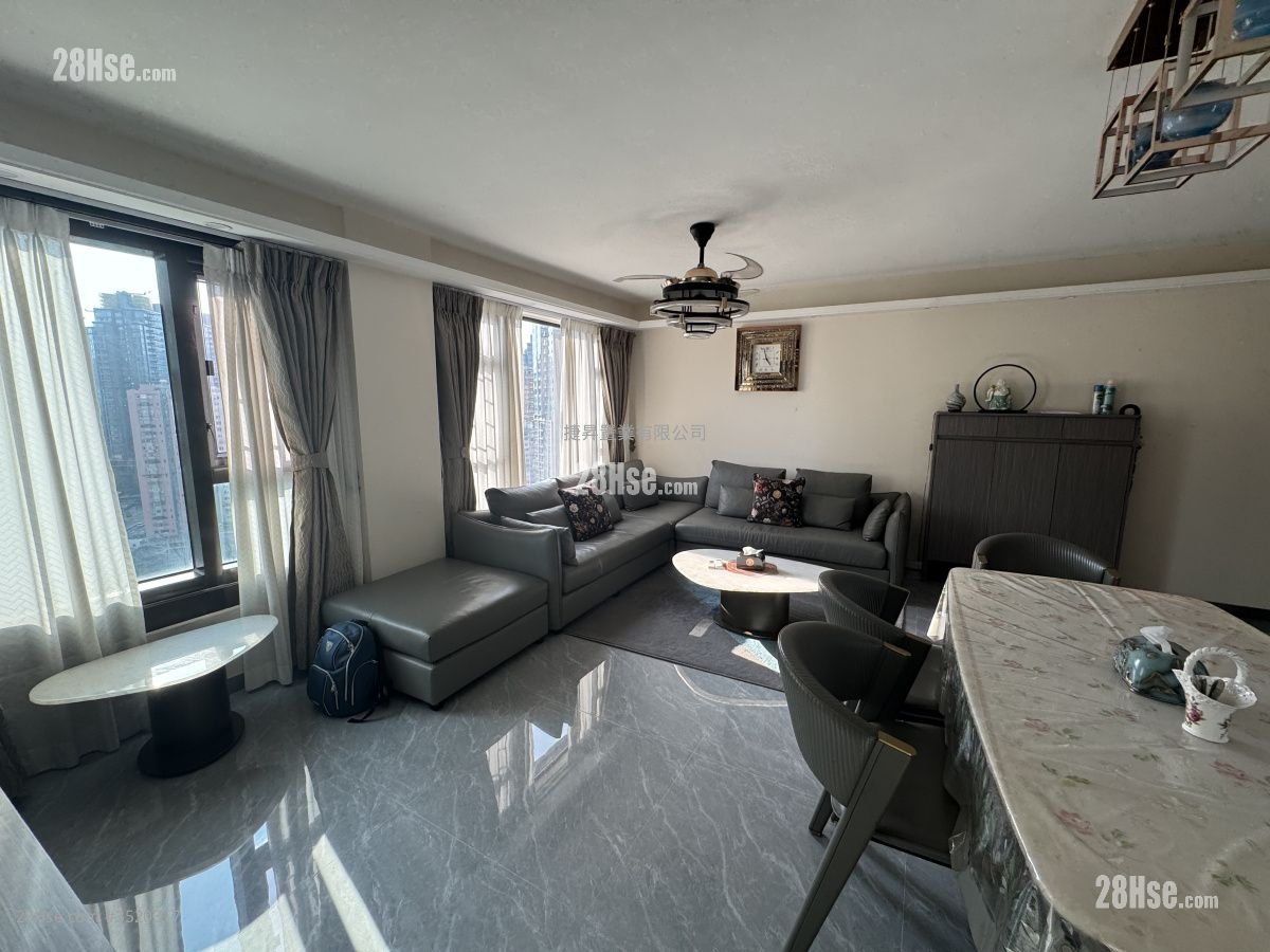 Carlton Court Sell 3 Bedrooms , 2 Bathrooms 1,004 ft²