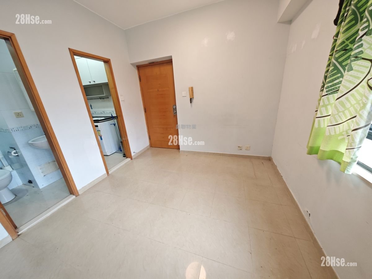 Wai Wah Centre Sell 2 Bedrooms 297 ft²