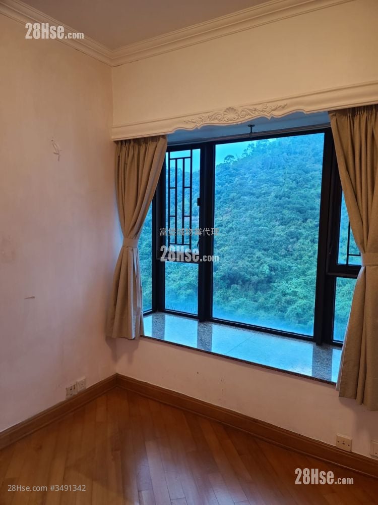 Castello Rental 4 Bedrooms , 2 Bathrooms 836 ft²