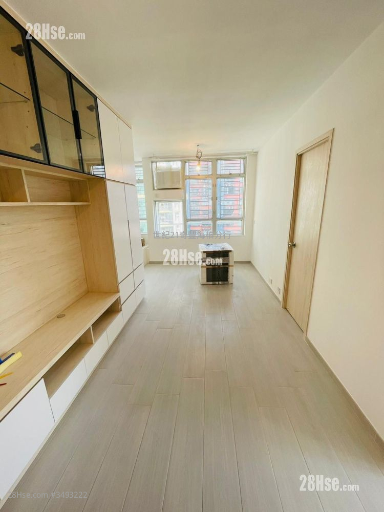 Choi Wo Court Sell 3 Bedrooms , 2 Bathrooms 607 ft²